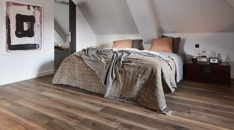 Style-Cracked-Dark-Brown