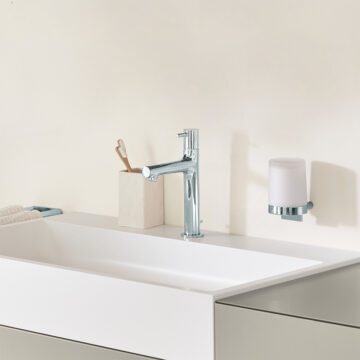 robinetterie-lavabo-vigour-white-medium-chrome-1-alt-2024